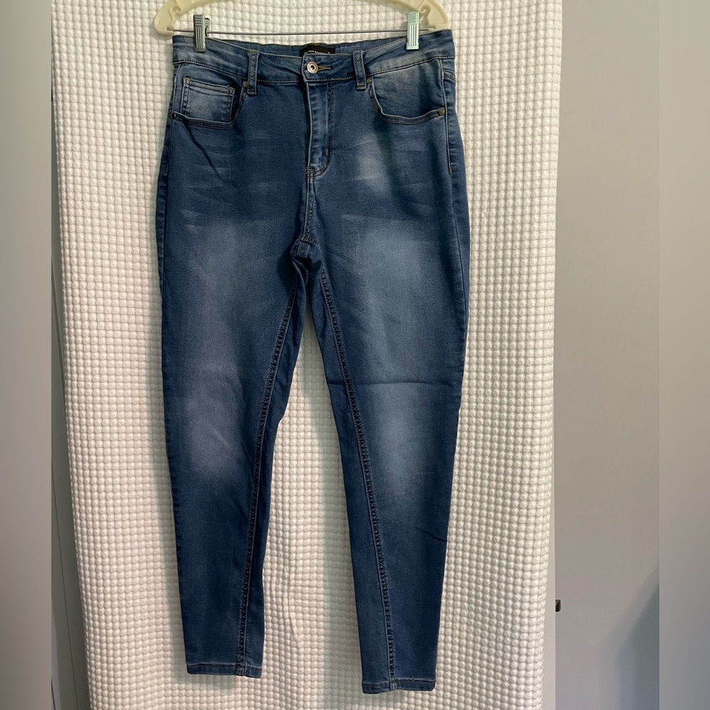 THE STYLE BETWEEN US Jeans size 15.